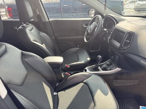 Used 2019 Jeep Compass Latitude w/ Popular Equipment Group image 4