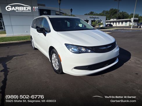 Used 2024 Chrysler Voyager LX FWD image 1