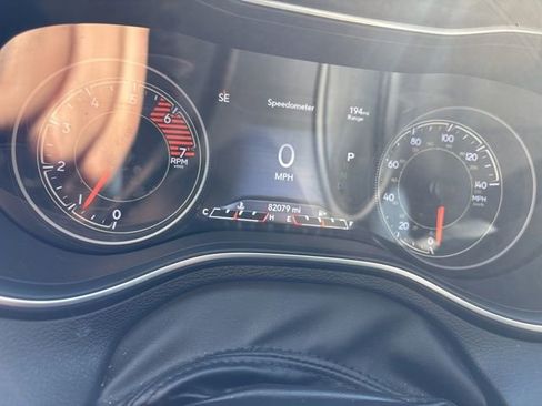 Used 2019 Jeep Cherokee Limited image 11