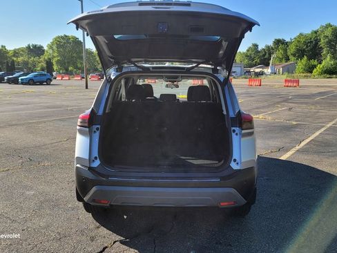 Used 2021 Nissan Rogue SV FWD image 11