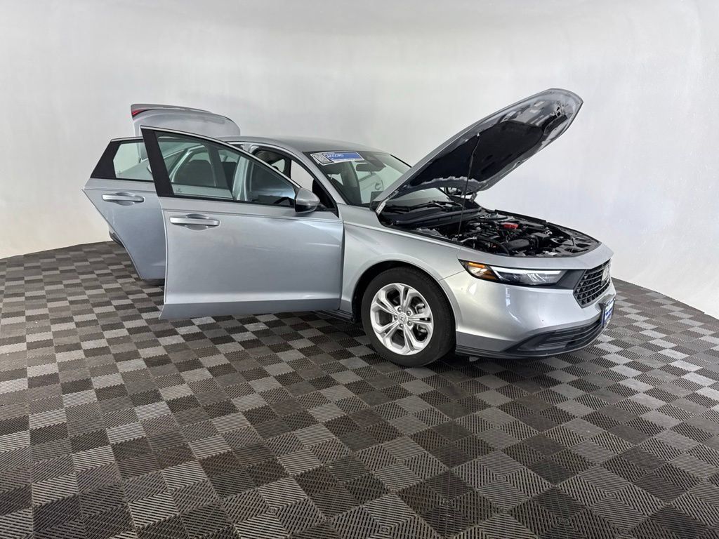Certified 2025 Honda Accord LX image 13