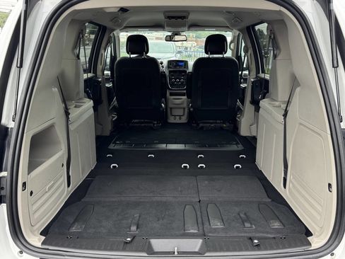 Used 2019 Dodge Grand Caravan SE w/ UConnect Hands-Free Group image 52