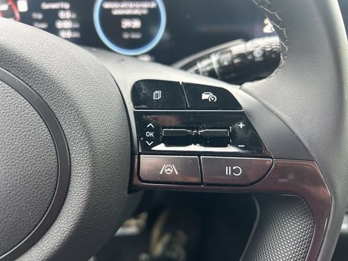 Used 2025 Hyundai Elantra SEL FWD image 13