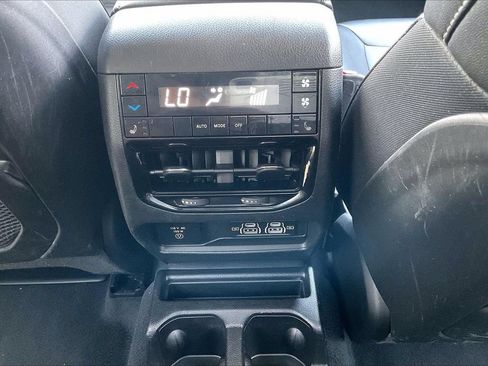 Used 2023 Jeep Grand Cherokee L Limited AWD/4WD image 17