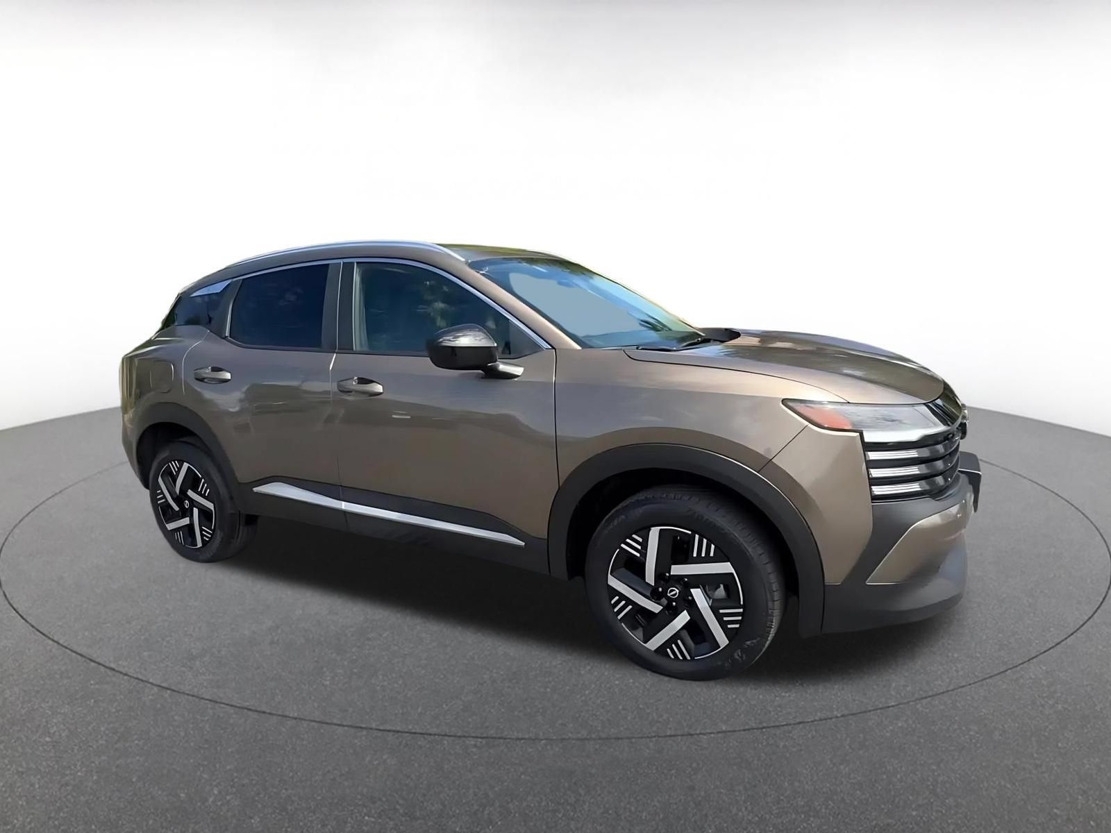 Used 2026 Nissan Kicks SV w/ Cold Weather Package FWD image 2