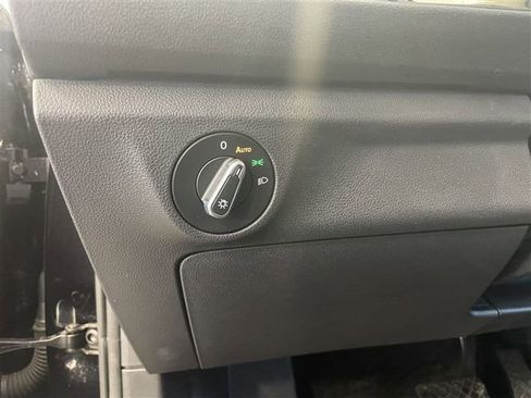 Used 2023 Volkswagen Jetta SE image 13