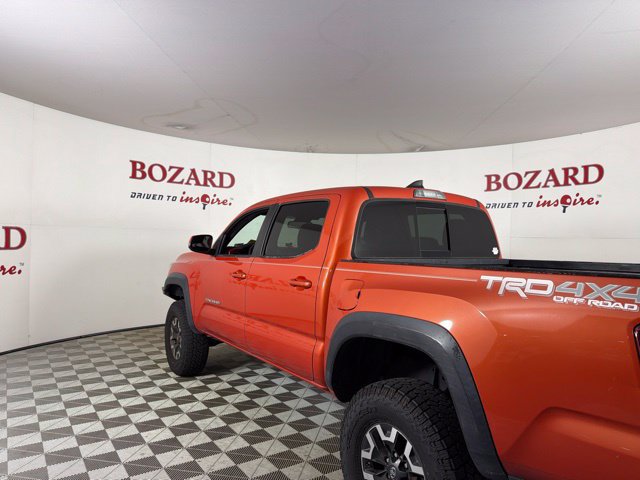 Used 2018 Toyota Tacoma TRD Off-Road AWD/4WD image 9