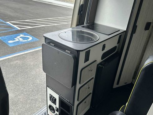 Used 2018 Mercedes-Benz Sprinter 2500 image 14