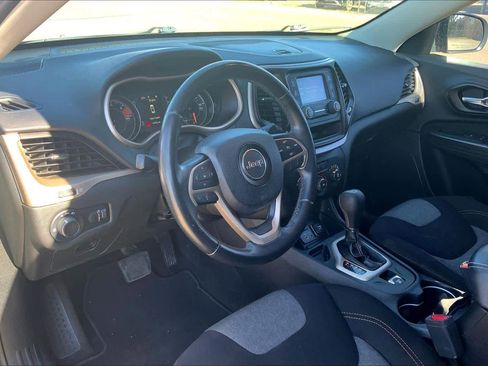 Used 2017 Jeep Cherokee Sport image 17