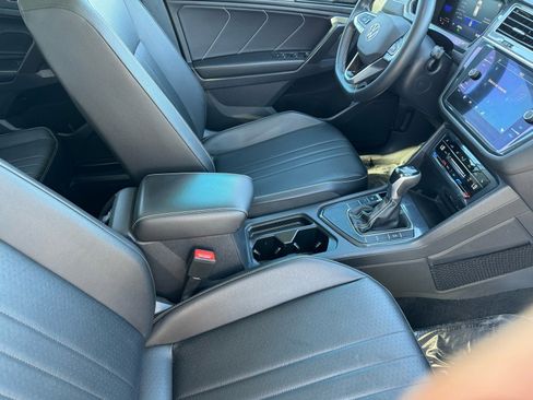 Used 2022 Volkswagen Tiguan SE image 14