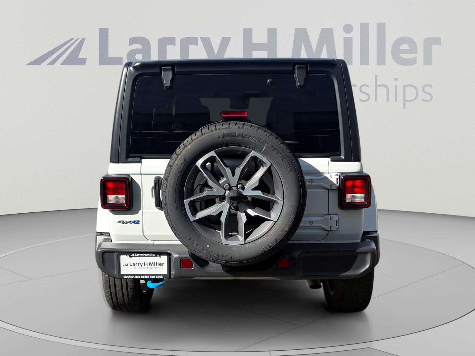 Used 2024 Jeep Wrangler Unlimited w/ Convenience Group AWD/4WD image 4