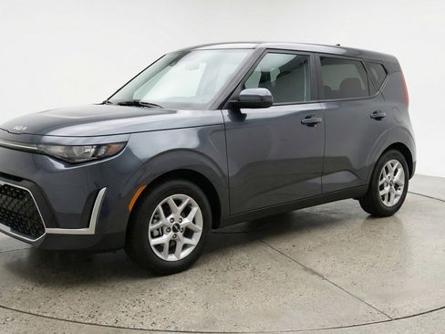Used 2025 Kia Soul LX w/ LX Technology Package image 3