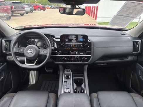 Used 2025 Nissan Pathfinder SL AWD/4WD image 23