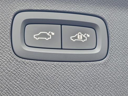 New 2026 Volvo XC90 B6 Plus w/ Protection Package Premier image 24