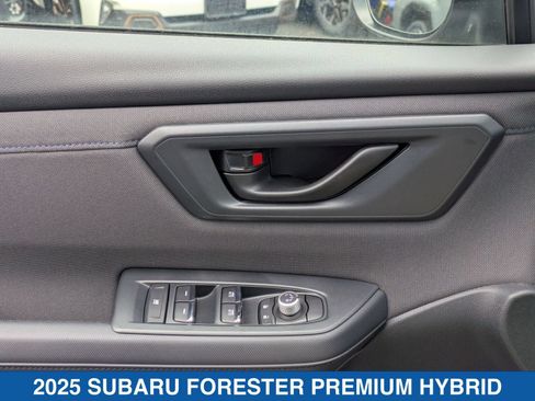 Used 2025 Subaru Forester Premium AWD/4WD image 13