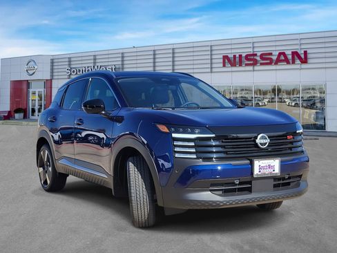 New 2026 Nissan Kicks SR w/ SR Premium Package FWD image 4