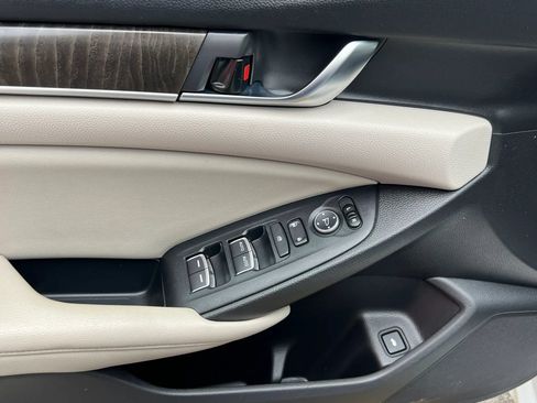 Used 2018 Honda Accord EX image 12