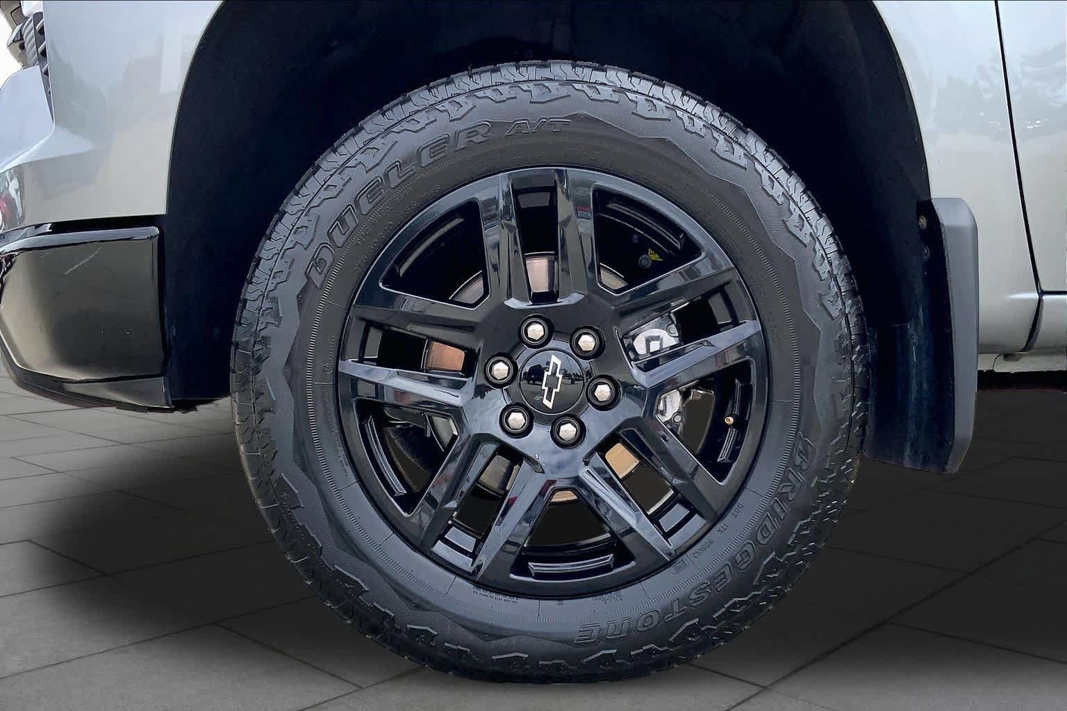 Used 2025 Chevrolet Silverado 1500 LT Trail Boss w/ Convenience Package II AWD/4WD image 21