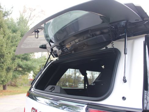 New 2026 GMC Yukon XL Elevation w/ Elevation Premium Package image 8