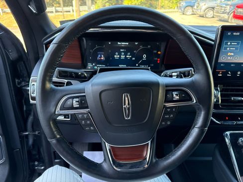 Used 2023 Lincoln Navigator Reserve image 14