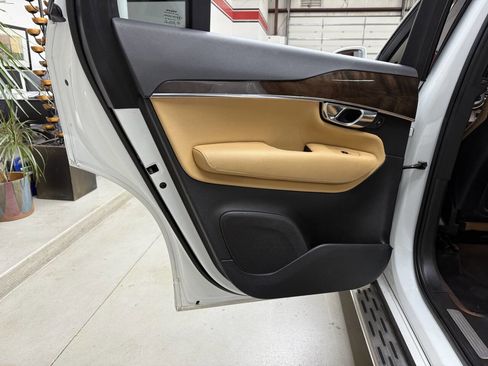 Used 2016 Volvo XC90 T6 Momentum w/ Momentum Plus Package image 12