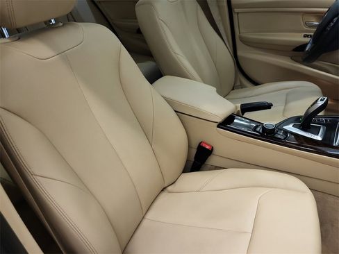 Used 2016 BMW 320i xDrive Sedan image 19