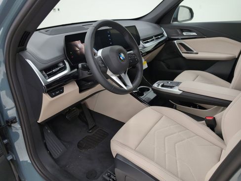 Used 2025 BMW X1 xDrive28i w/ Technology Package AWD/4WD image 4