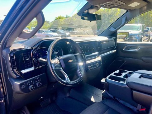 Used 2022 Chevrolet Silverado 1500 LT AWD/4WD image 11