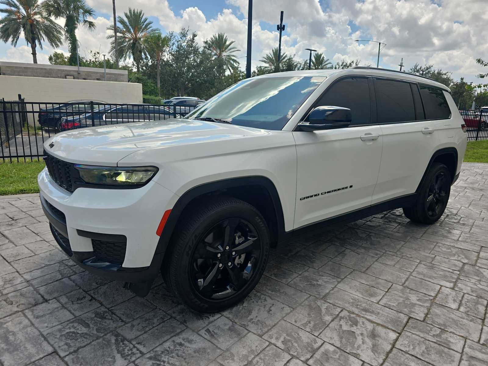 Used 2021 Jeep Grand Cherokee L Laredo RWD image 9