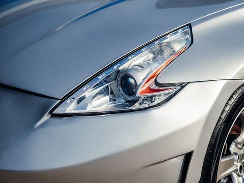 Used 2009 Nissan 370Z Coupe image 32