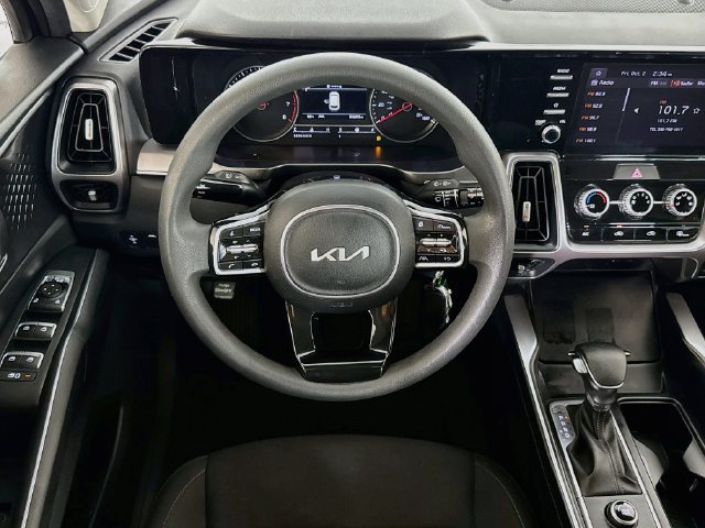 Used 2023 Kia Sorento LX FWD image 14