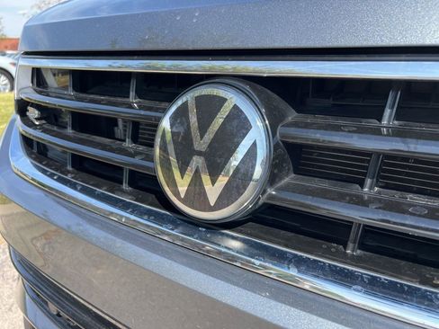 Certified 2022 Volkswagen Tiguan SE R-Line AWD/4WD image 11