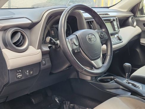 Used 2017 Toyota RAV4 XLE AWD/4WD image 9