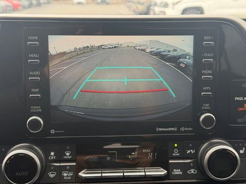 Used 2021 Toyota Highlander XLE image 30