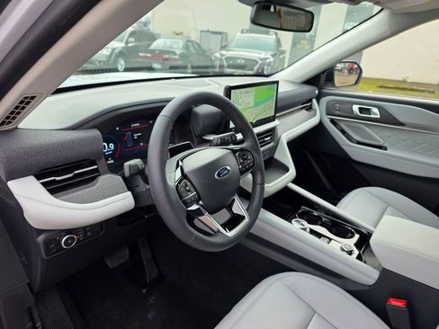 New 2026 Ford Explorer Platinum w/ LUX Leather Package AWD/4WD image 9