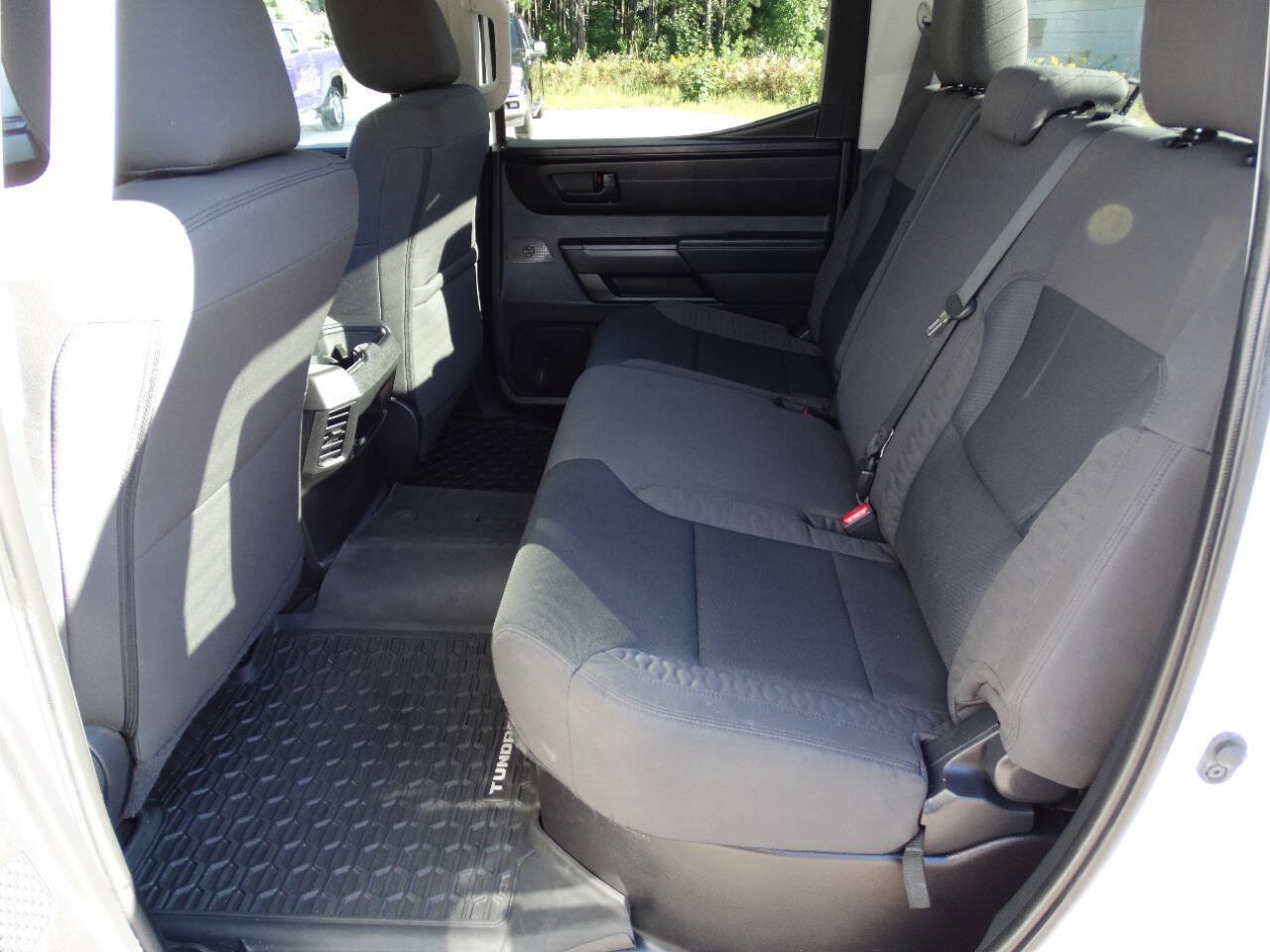 Used 2022 Toyota Tundra 4x4 CrewMax SR image 30