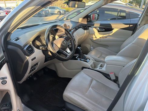 Used 2018 Nissan Rogue Sport SL w/ SL Premium Package image 3