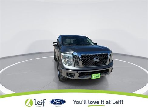Used 2017 Nissan Titan SV image 3
