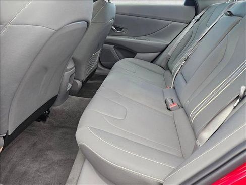 Used 2025 Hyundai Elantra SEL image 19