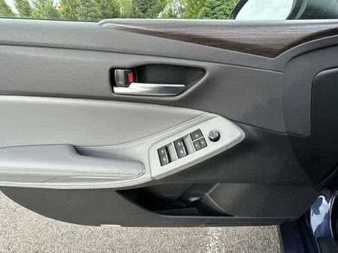 Used 2019 Toyota Avalon XLE w/ Moonroof Package FWD image 17