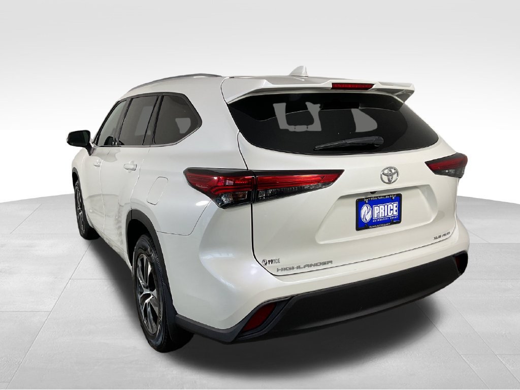 Used 2020 Toyota Highlander XLE AWD/4WD image 7