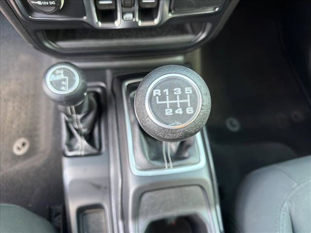 Used 2019 Jeep Wrangler Unlimited Sahara AWD/4WD image 15