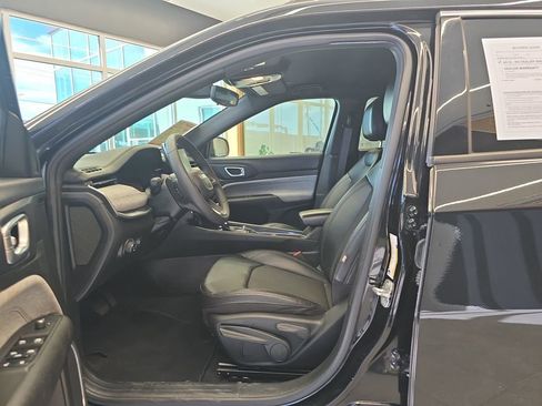 Used 2024 Jeep Compass Latitude image 12