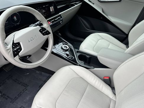 Certified 2023 Kia Niro Wind w/ Wind Preserve Package FWD image 10