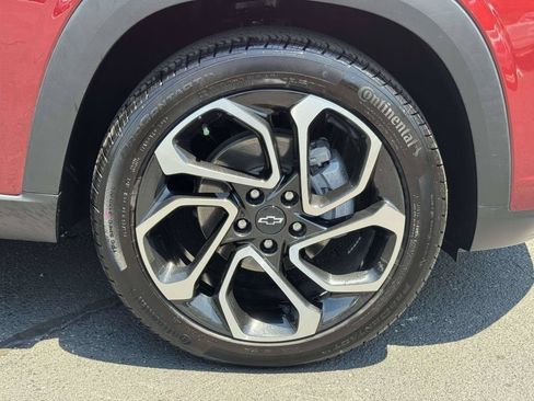 Used 2024 Chevrolet Trax RS w/ Sunroof Package FWD image 28