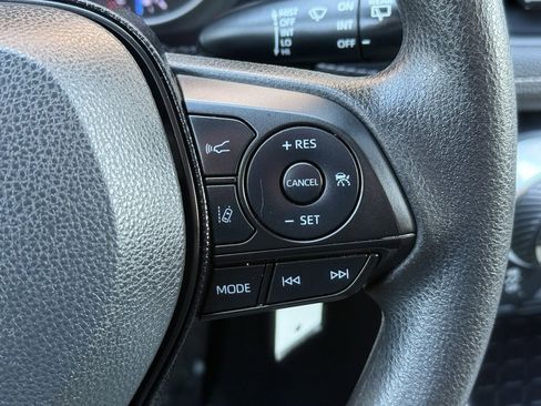 Used 2020 Toyota RAV4 LE image 29