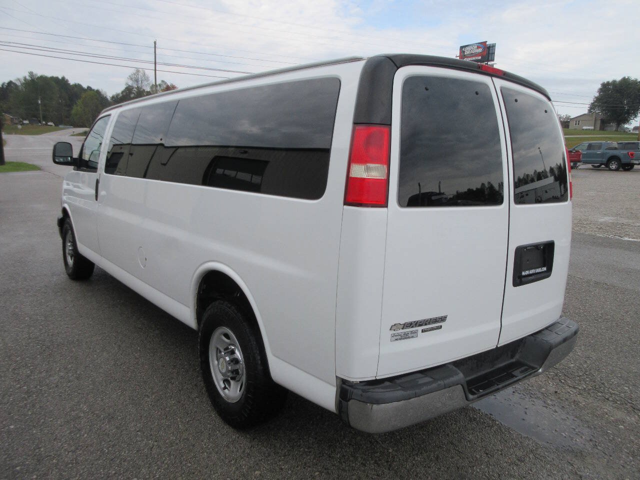 Used 2016 Chevrolet Express 3500 LT w/ LT Preferred Equipment Group RWD image 4