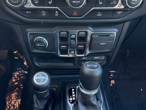 Used 2022 Jeep Wrangler Unlimited Sport image 19