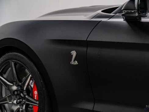 Used 2022 Ford Mustang Shelby GT500 w/ Carbon Fiber Track Pack RWD image 42