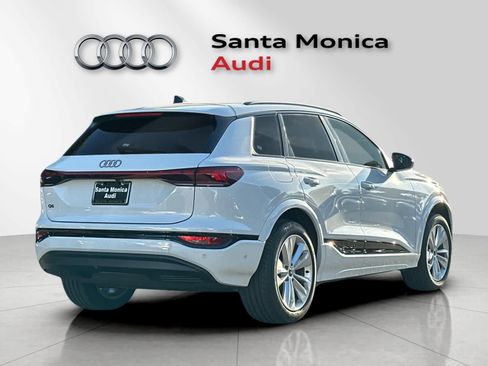 Used 2025 Audi Q6 e-tron Premium w/ Convenience Package image 2